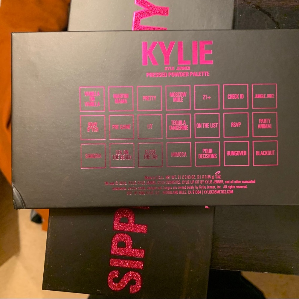 Kylie Cosmetics - Picture 3 of 5